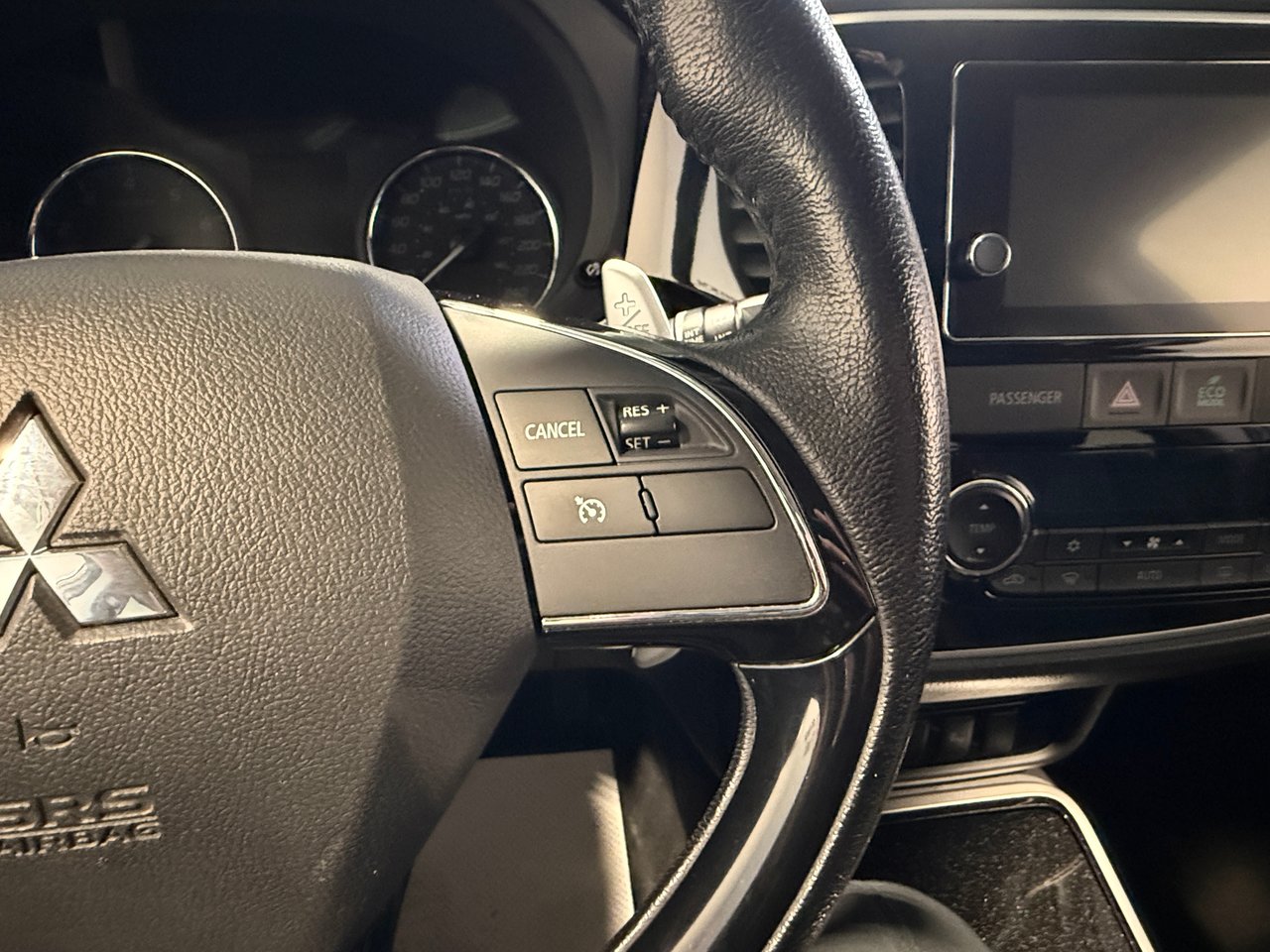 2017 Mitsubishi Outlander SE-16