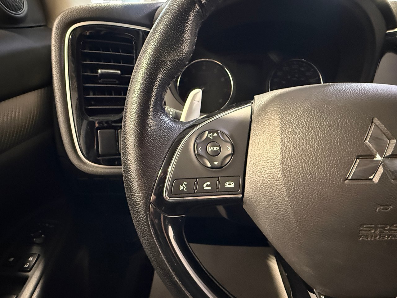 2017 Mitsubishi Outlander SE-15
