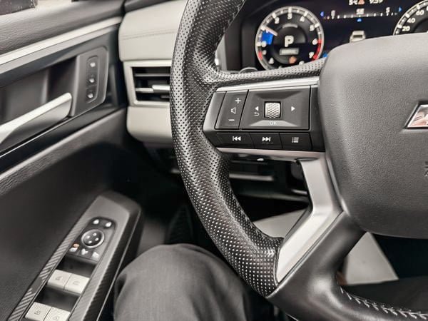 2022 Mitsubishi Outlander SEL-18