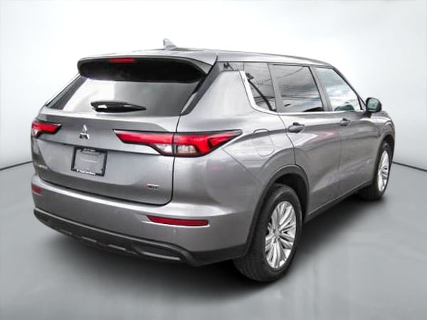 2022 Mitsubishi Outlander ES-4