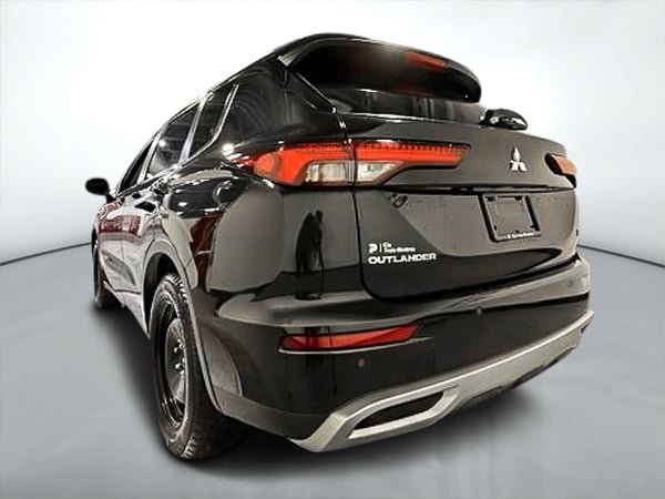 Mitsubishi Outlander SEL 2023-4