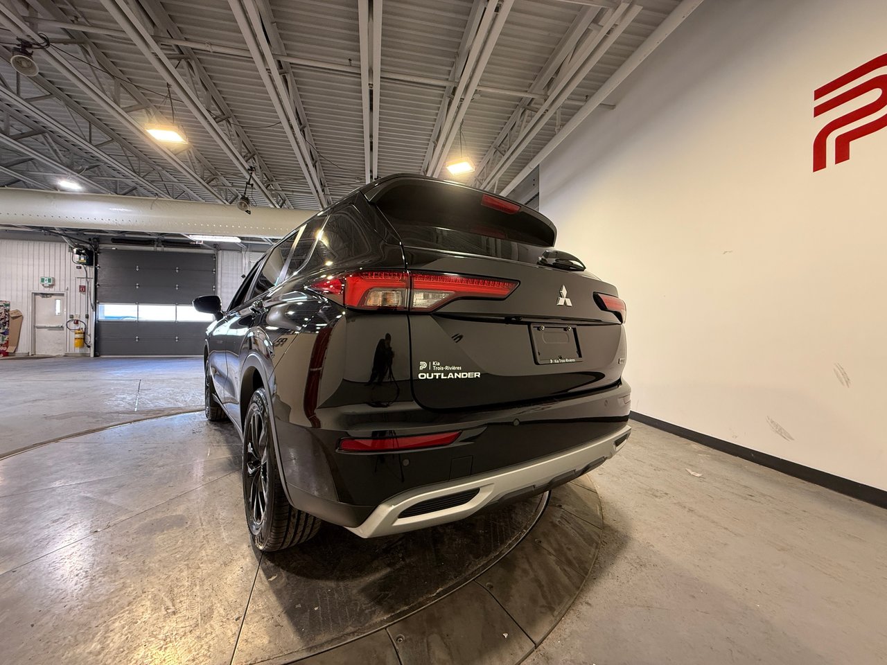 Mitsubishi Outlander SEL 2023-4
