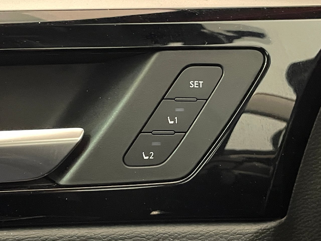 Mitsubishi Outlander SEL AWD / 7 PASSAGERS 2023-12