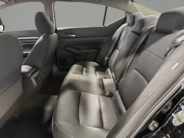 Nissan Altima SV 2019-25