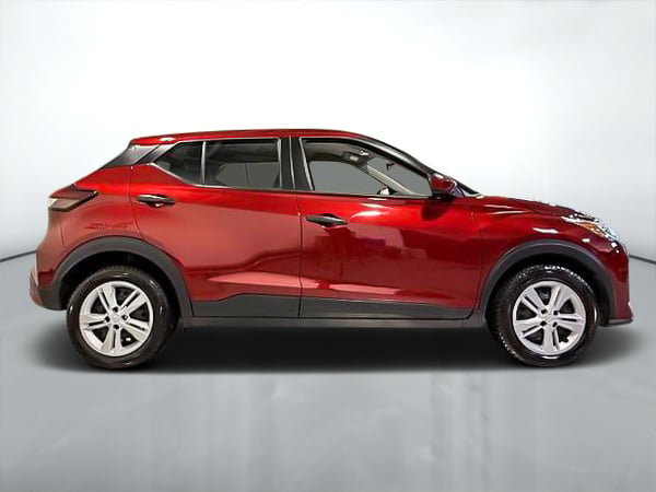 2025 Nissan Kicks Play S-1