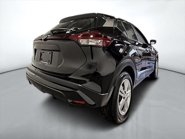 2025 Nissan Kicks Play S-2
