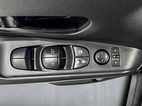 2025 Nissan Kicks Play S-11