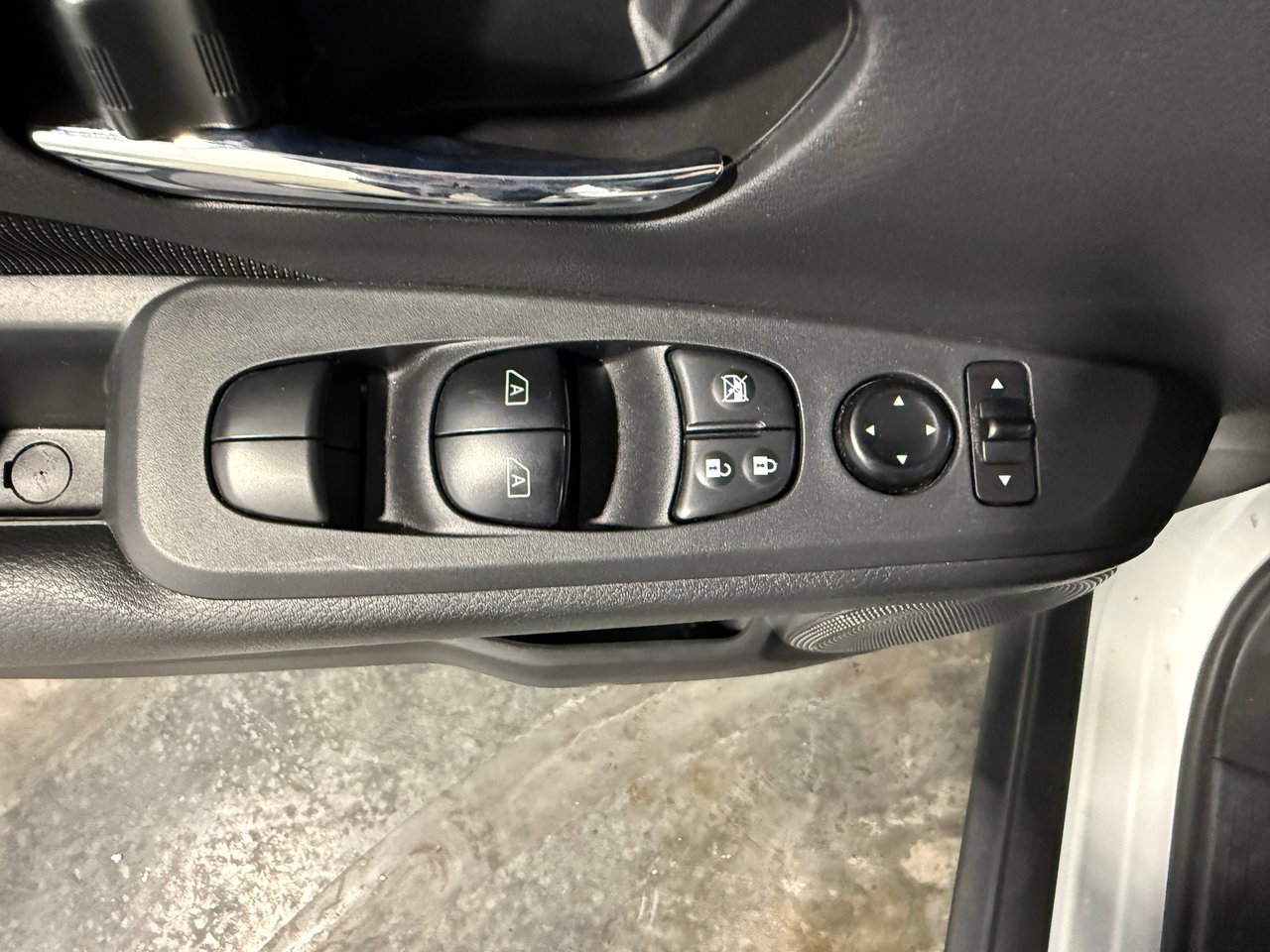 2025 Nissan Kicks Play SV-11
