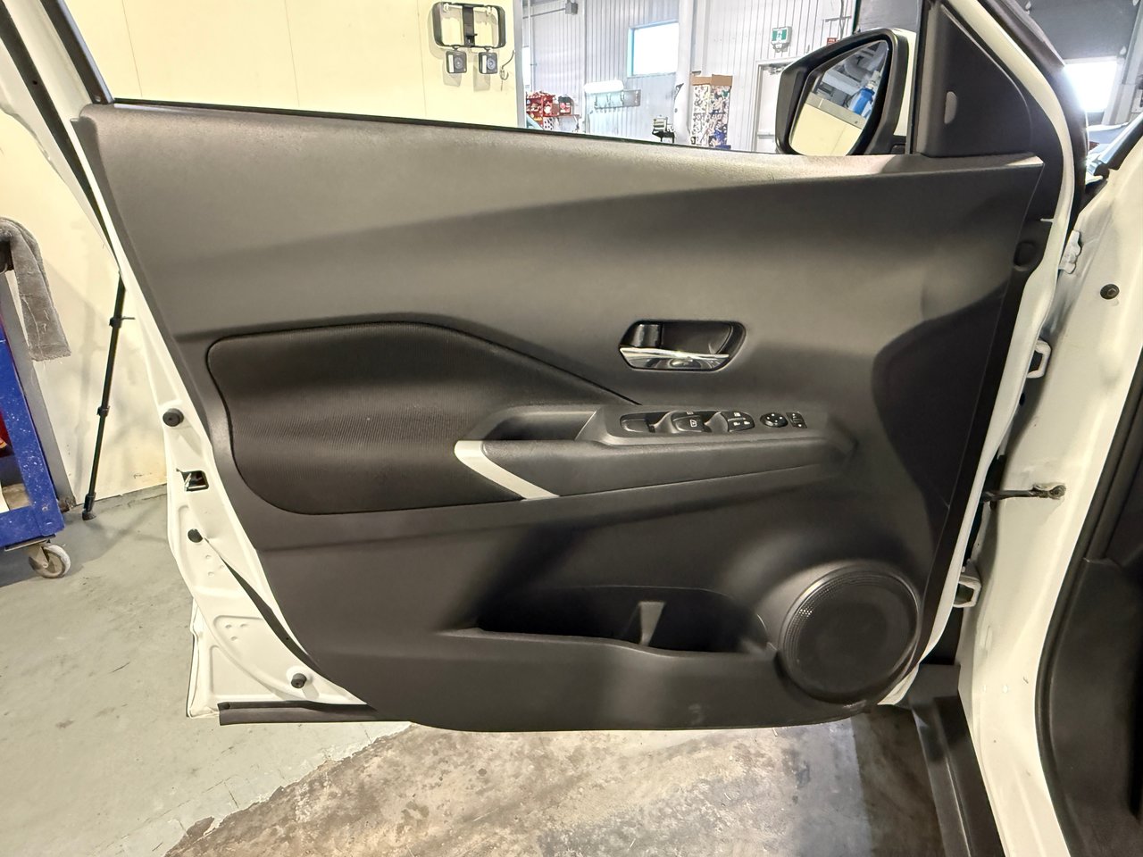 2025 Nissan Kicks Play SV-10