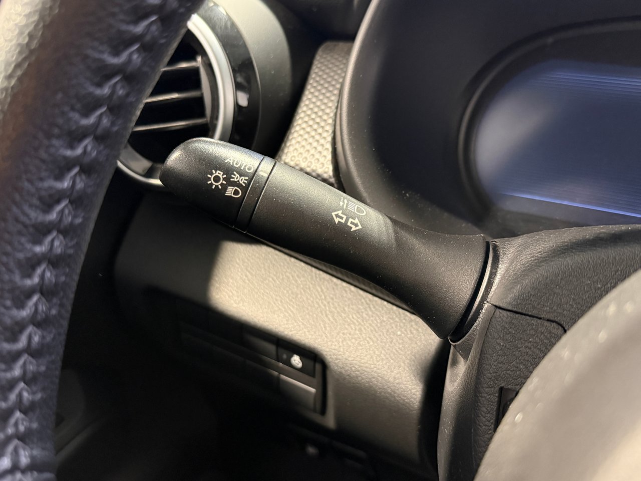 2025 Nissan Kicks Play SV-17