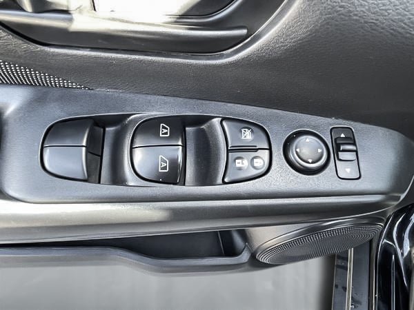 2019 Nissan Kicks S-8
