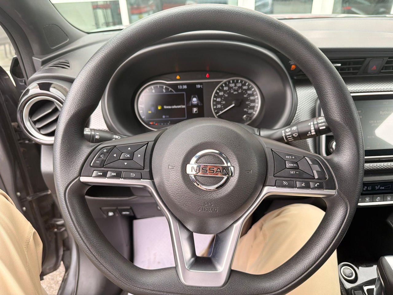 Nissan Kicks SV 2020-16