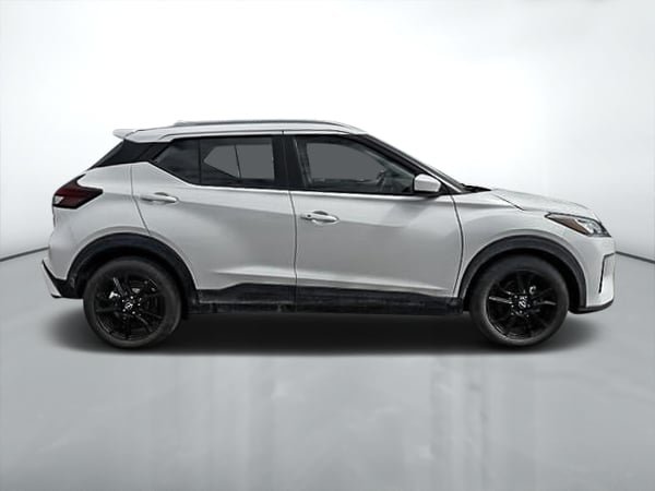 Nissan Kicks SV 2023-1