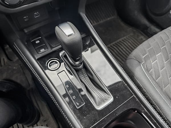 Nissan Kicks SV 2023-10
