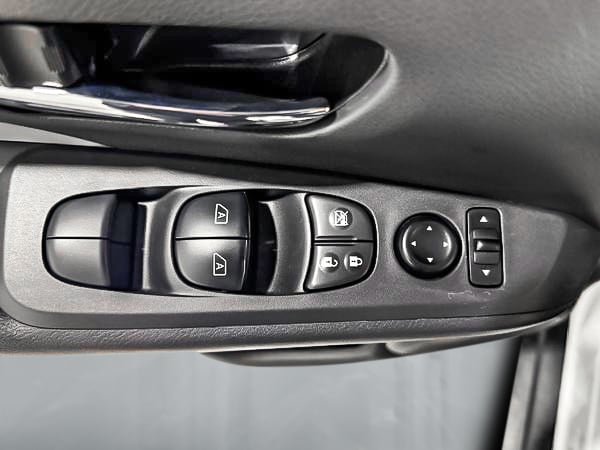 Nissan Kicks SR 2023-11