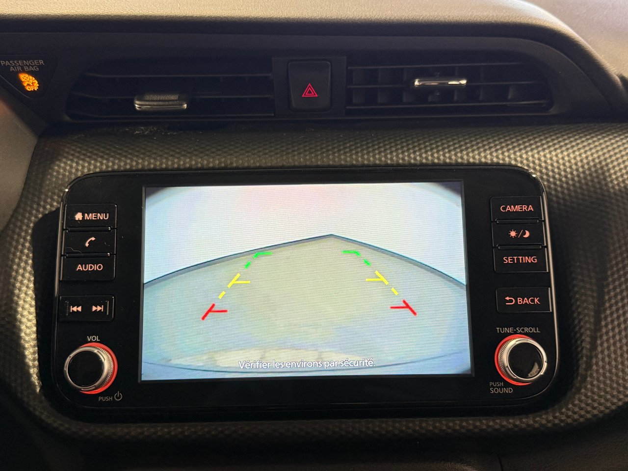 Nissan Kicks SV 2023-21