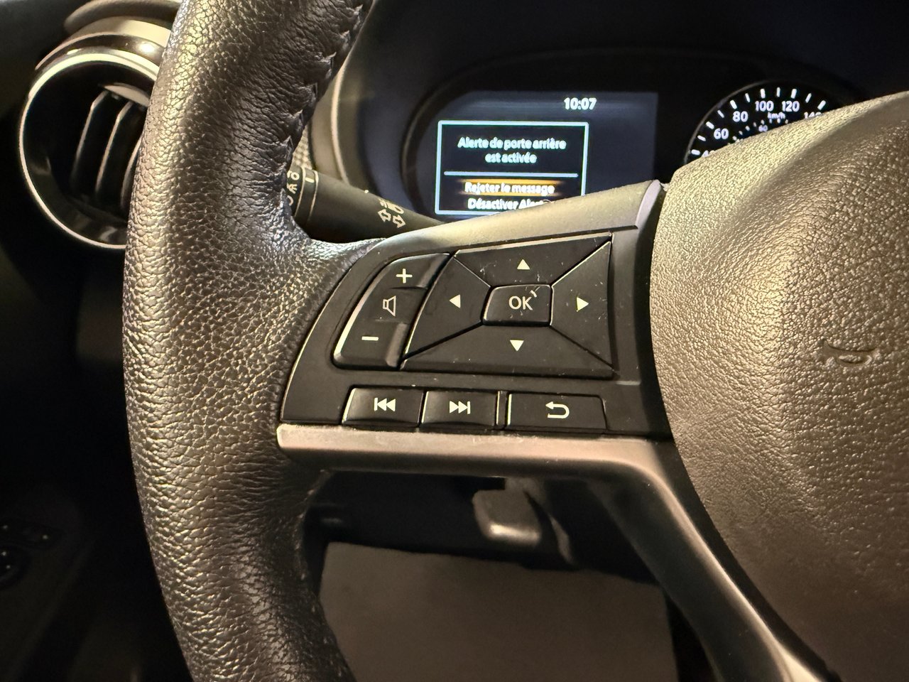 Nissan Kicks SV 2023-15