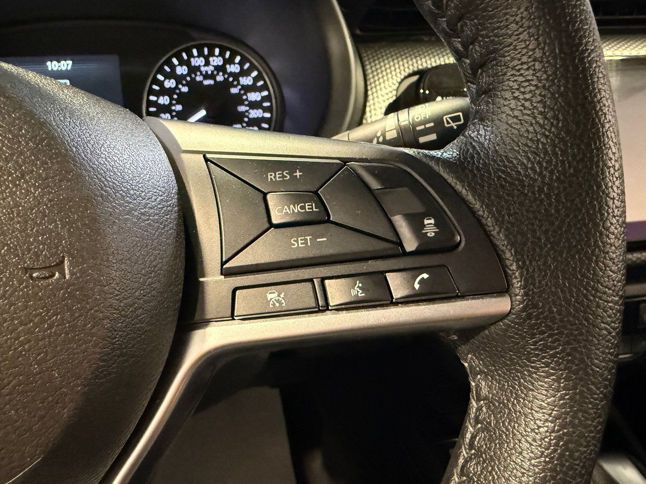 Nissan Kicks SV 2023-16