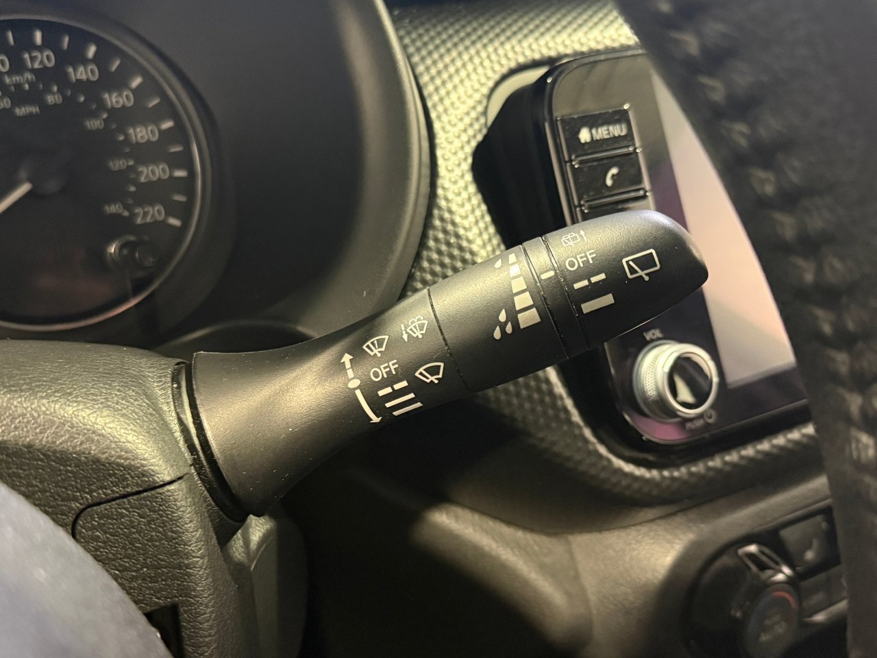 Nissan Kicks SV 2024-18