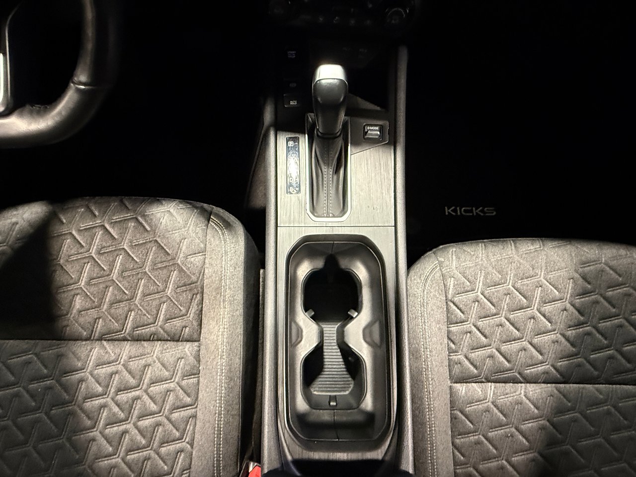 Nissan Kicks SV 2025-23