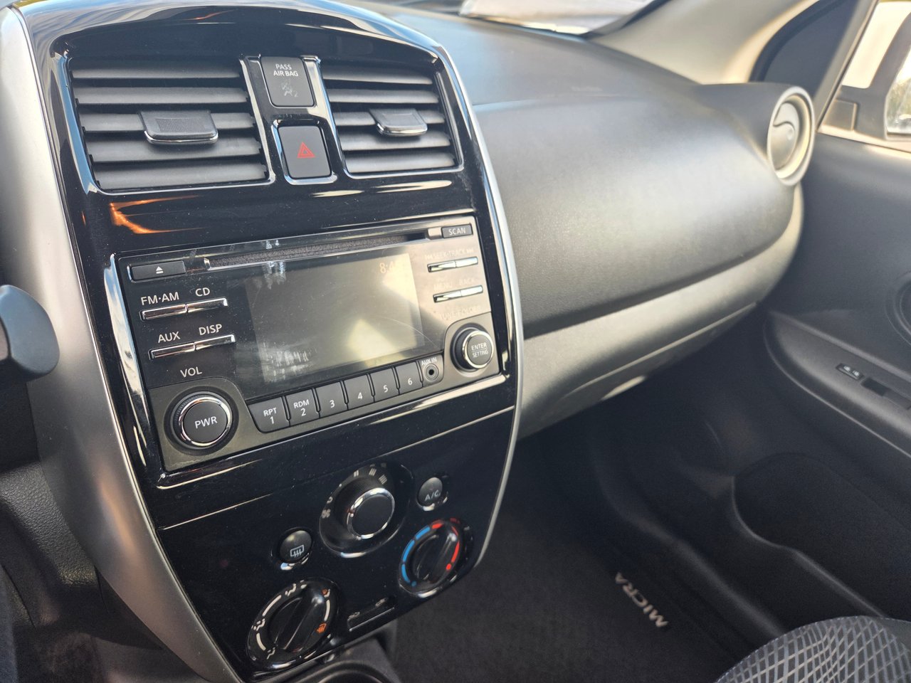 Nissan Micra SV 2017-14