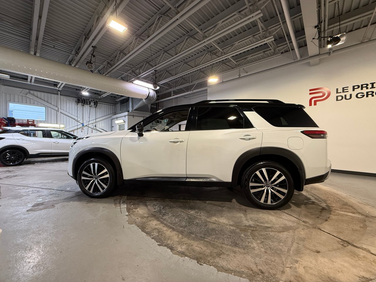 2025 Nissan Pathfinder Platinum-5