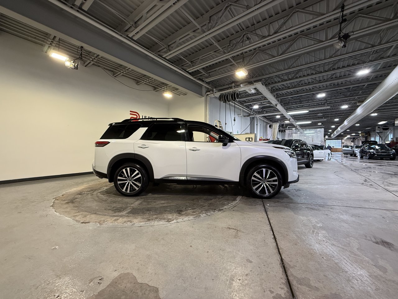 2025 Nissan Pathfinder Platinum-1