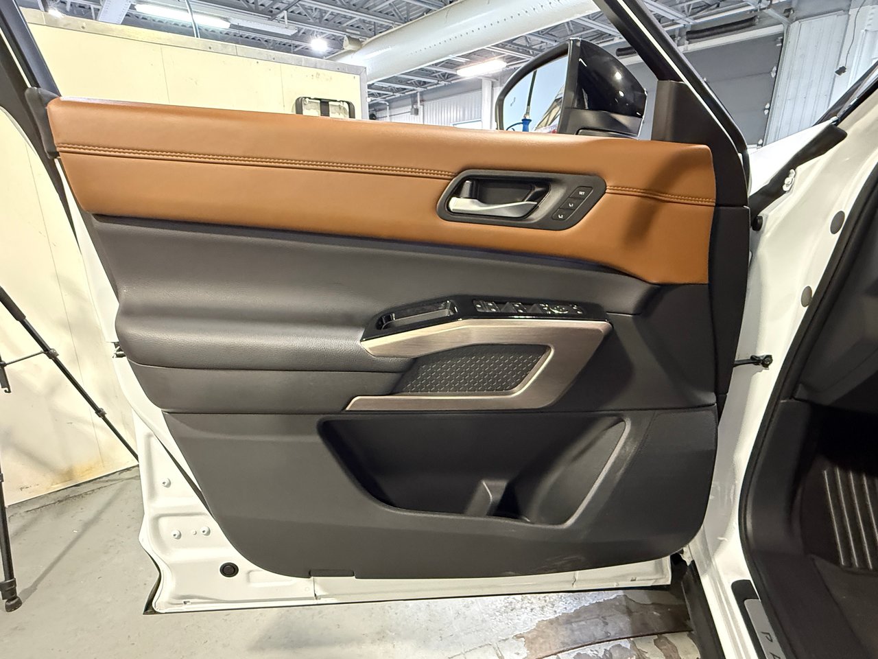 2025 Nissan Pathfinder Platinum-11