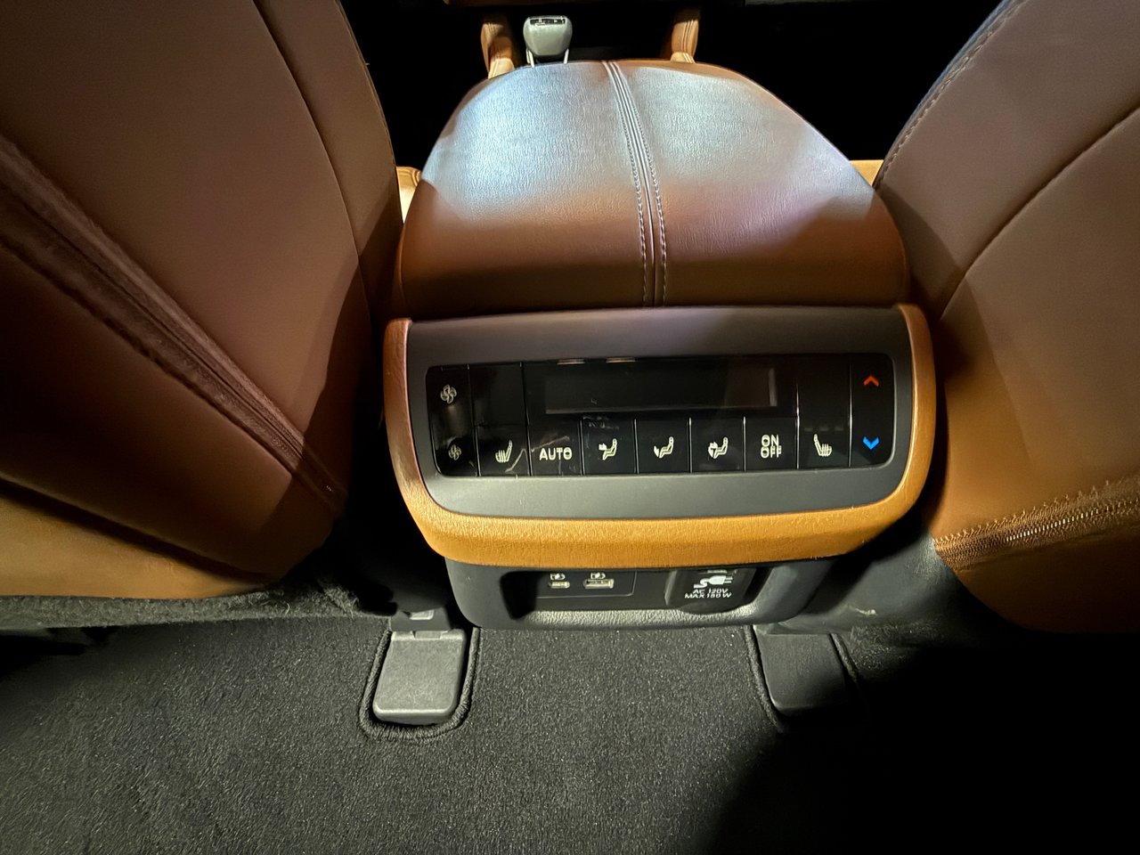 2025 Nissan Pathfinder Platinum-27