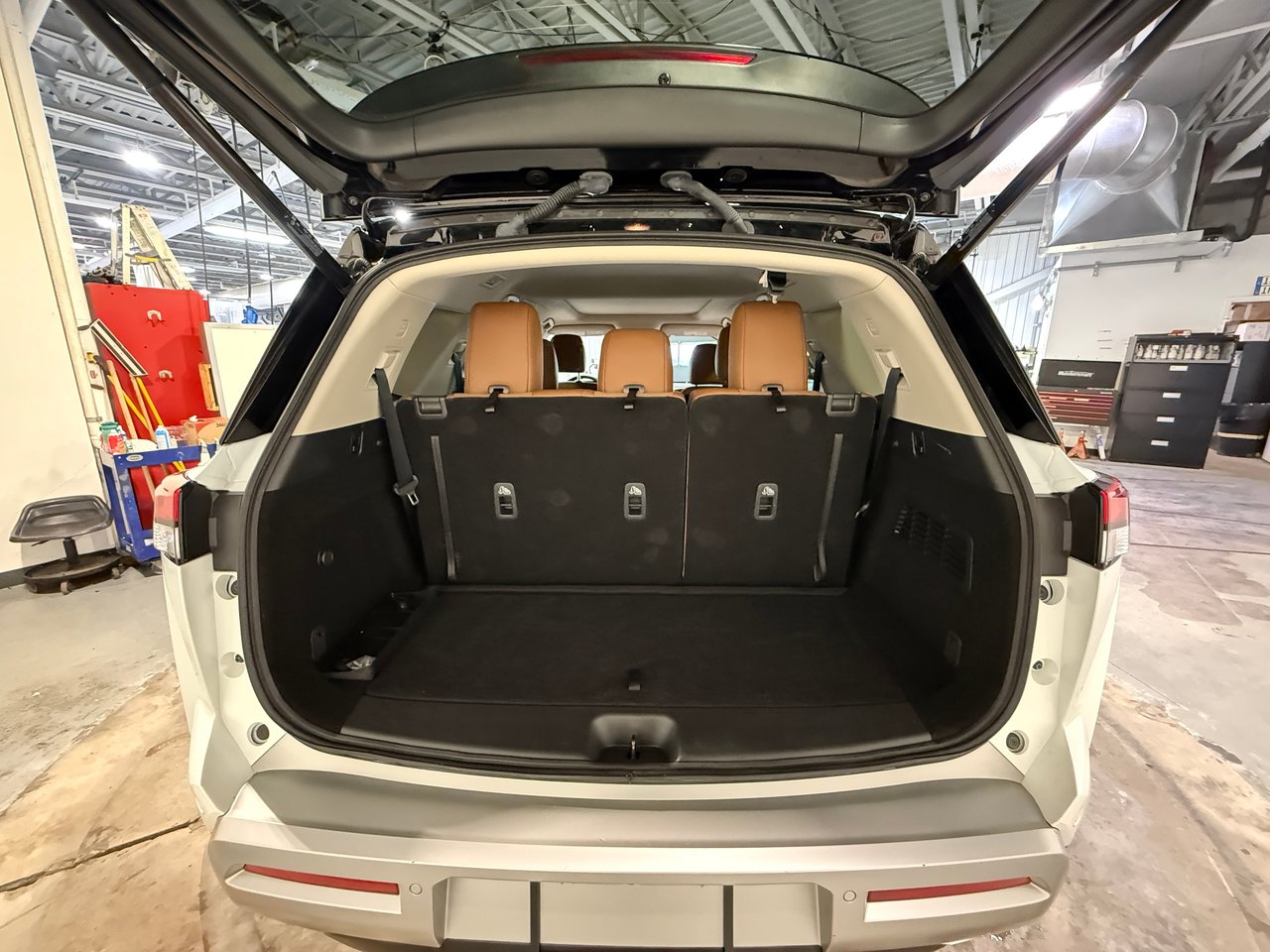 2025 Nissan Pathfinder Platinum-28