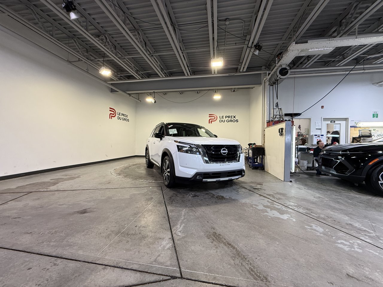 2025 Nissan Pathfinder Platinum-0