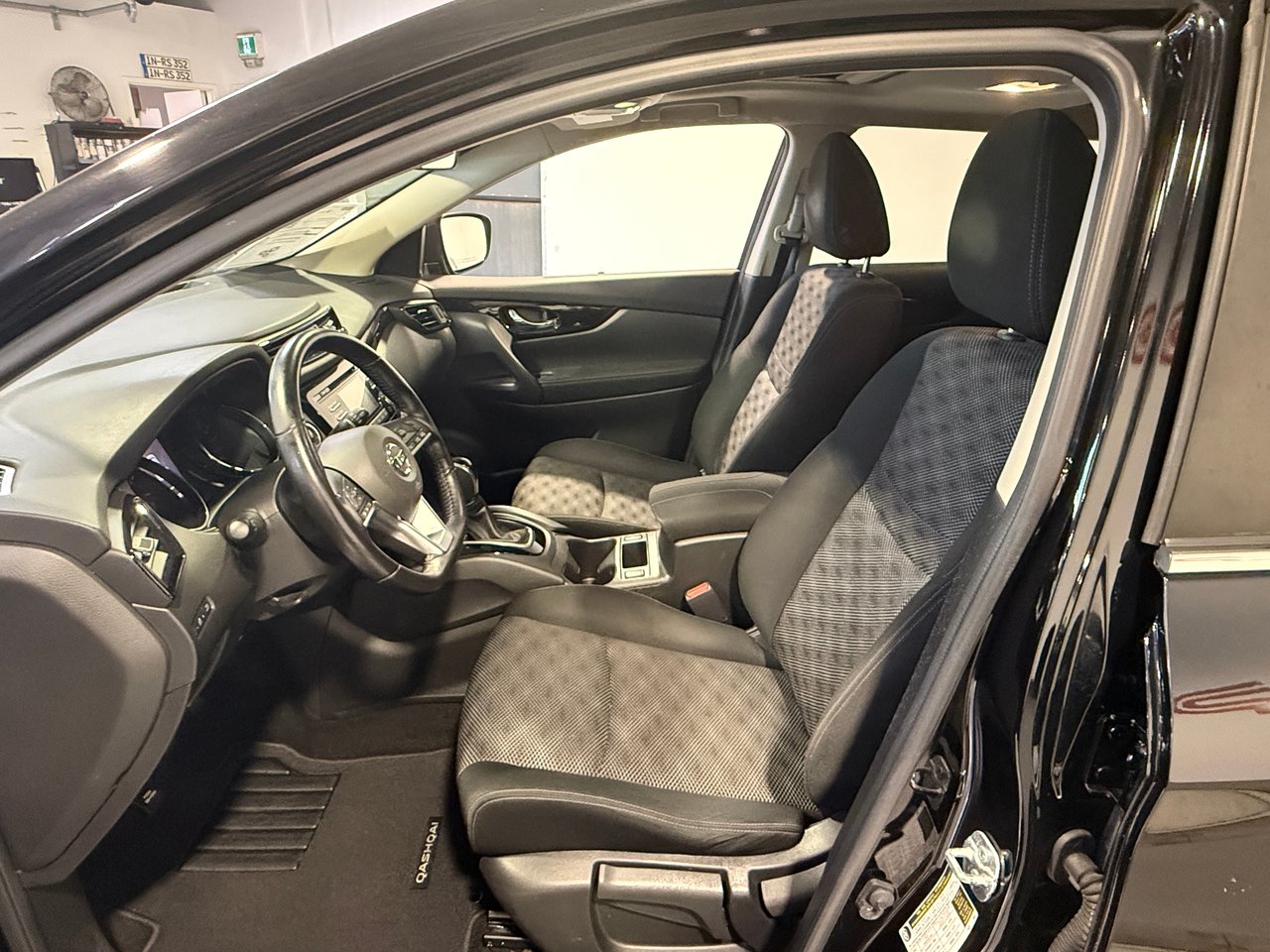 Nissan Qashqai SV 2017-13