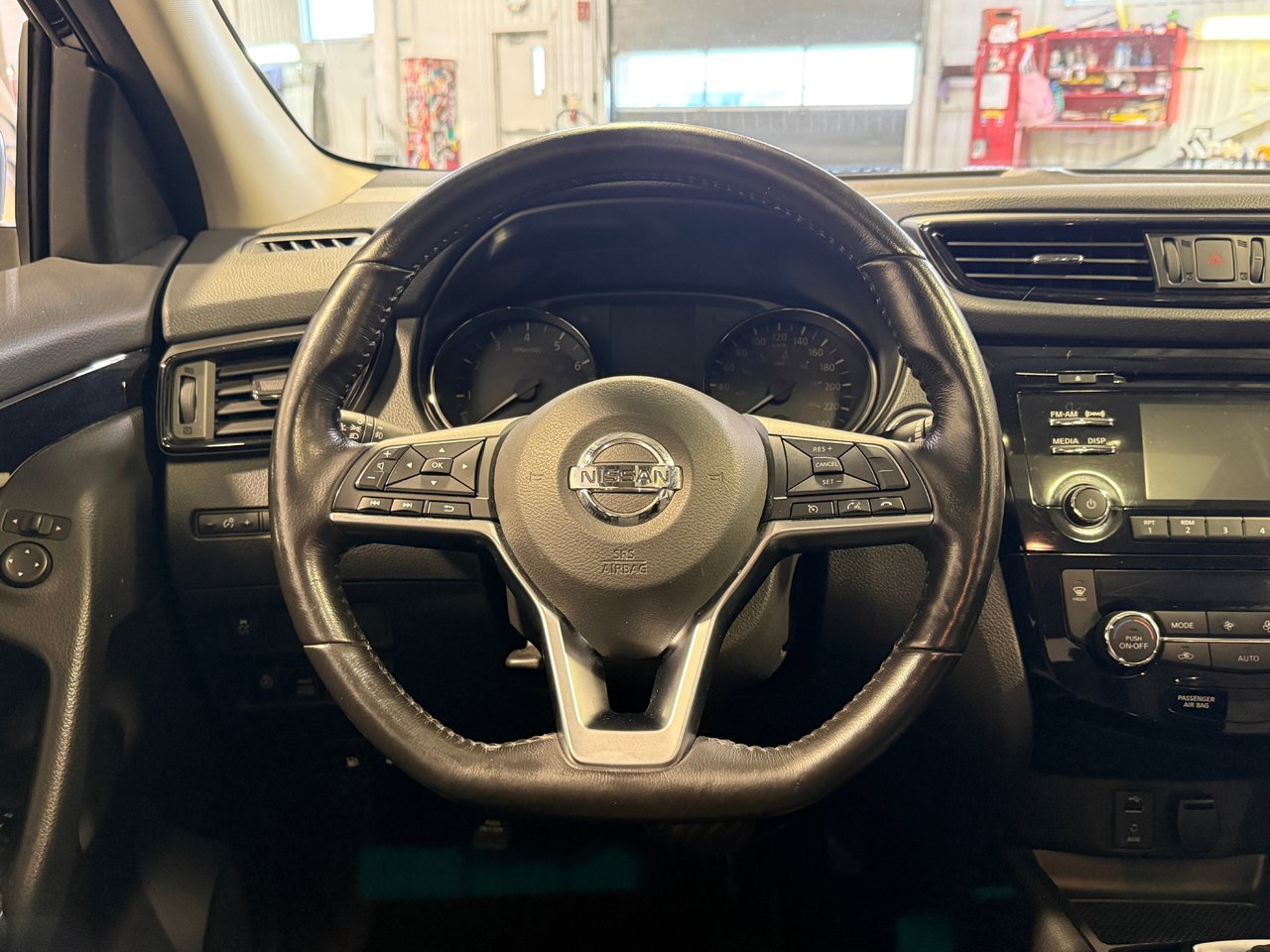 Nissan Qashqai SV 2017-14