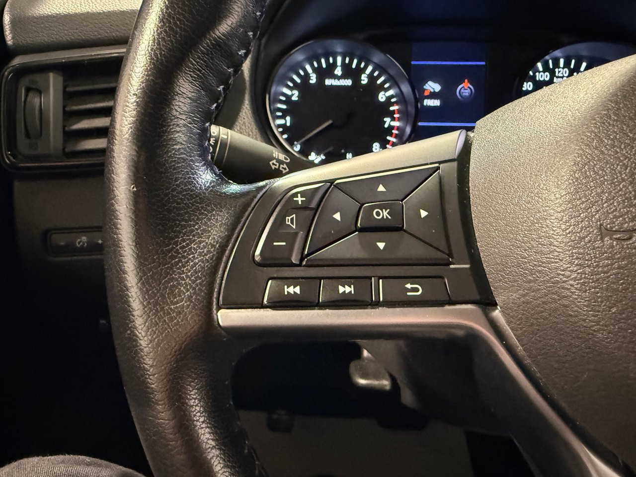 Nissan Qashqai SV 2020-16