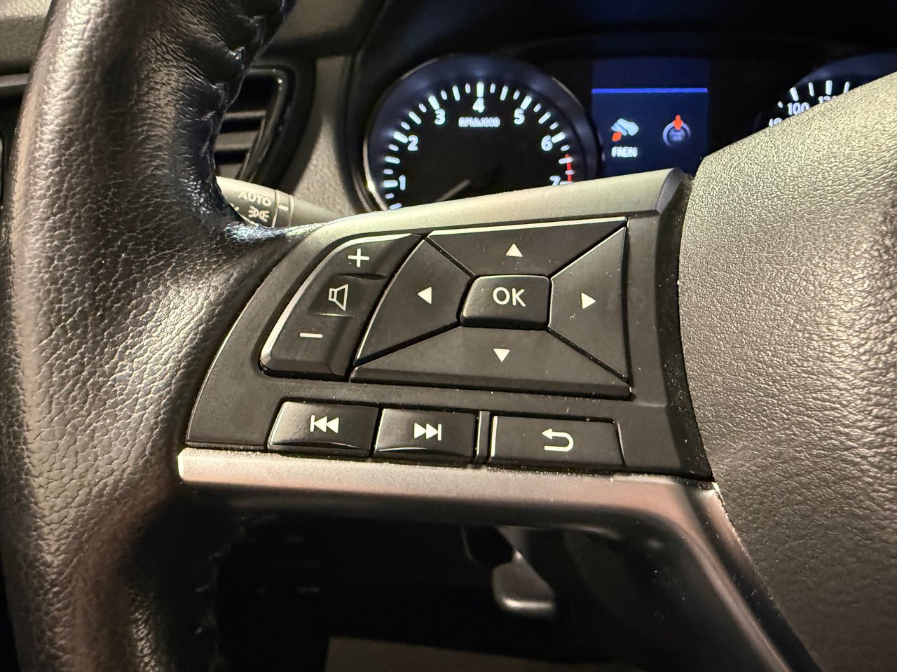 2021 Nissan Qashqai SV-16