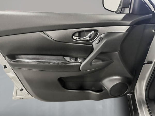 2016 Nissan Rogue S-10