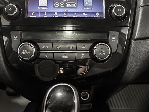 Nissan Rogue SV 2018-23