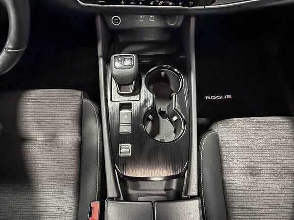 2021 Nissan Rogue SV-24