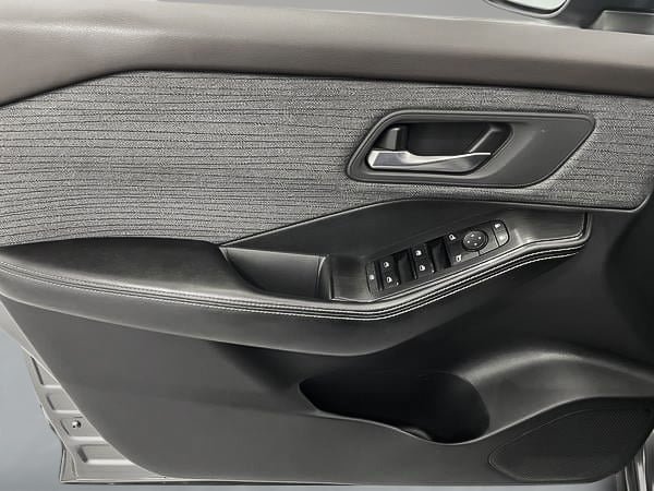 2022 Nissan Rogue SV AWD-9