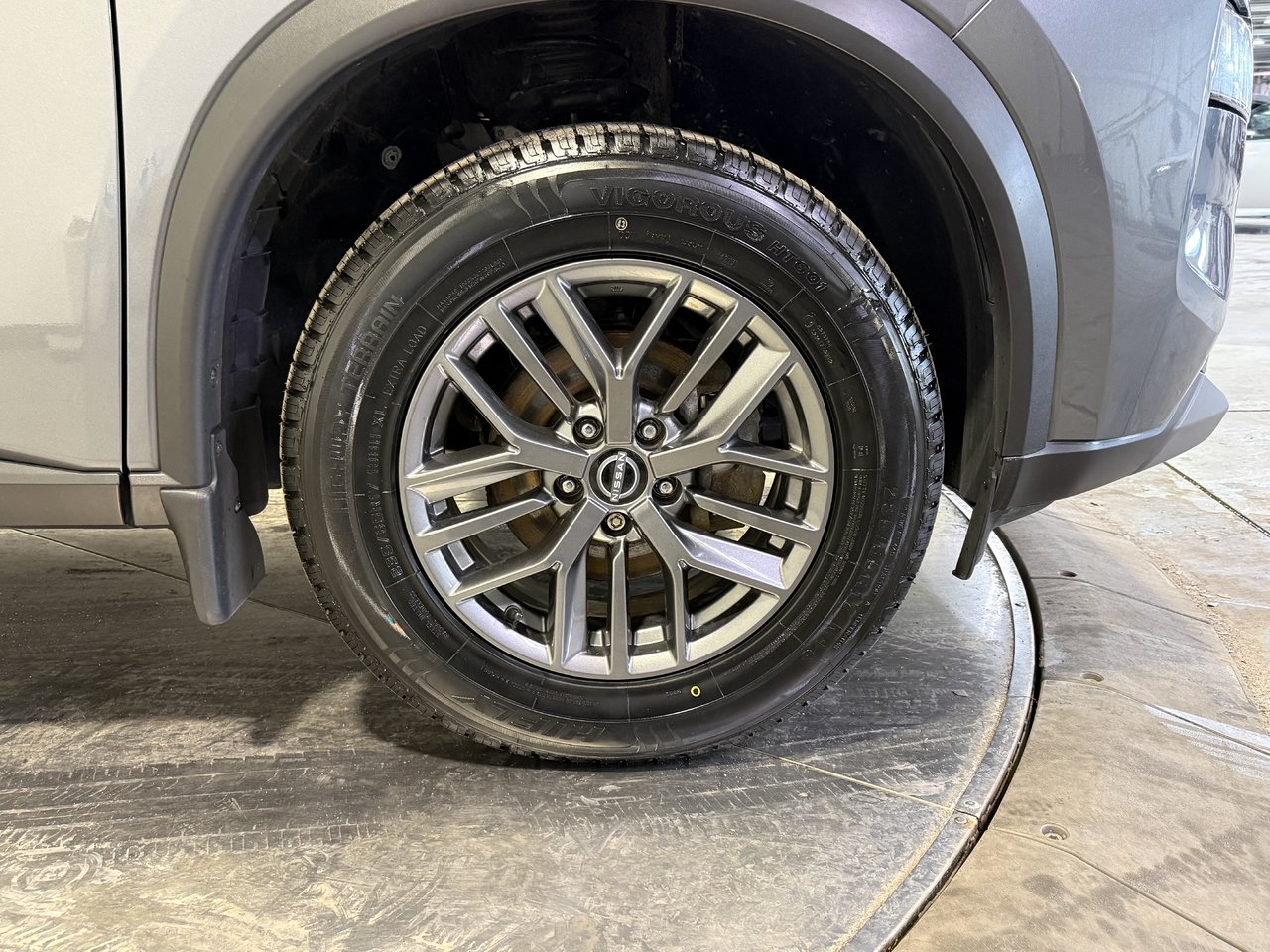 Nissan Rogue S 2023-9