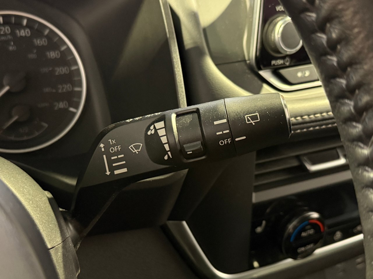 Nissan Rogue S 2023-17