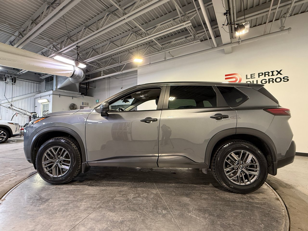 Nissan Rogue S 2023-5