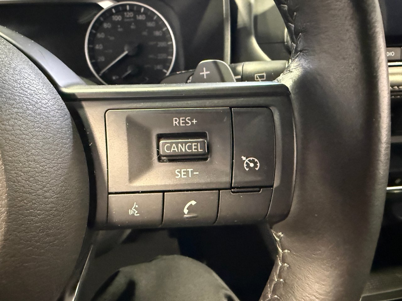 Nissan Rogue S 2023-15