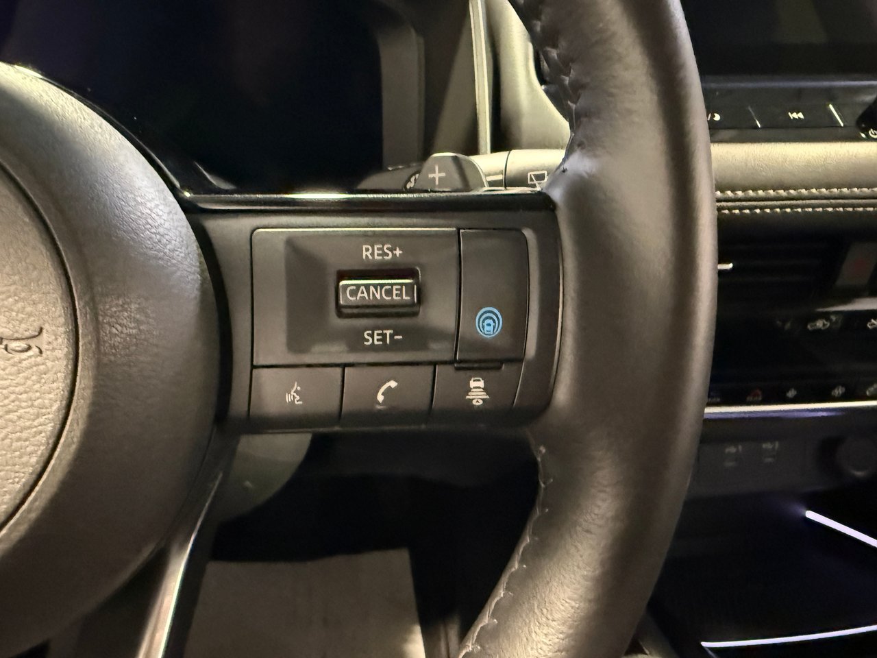 Nissan Rogue Platinum 2024-17