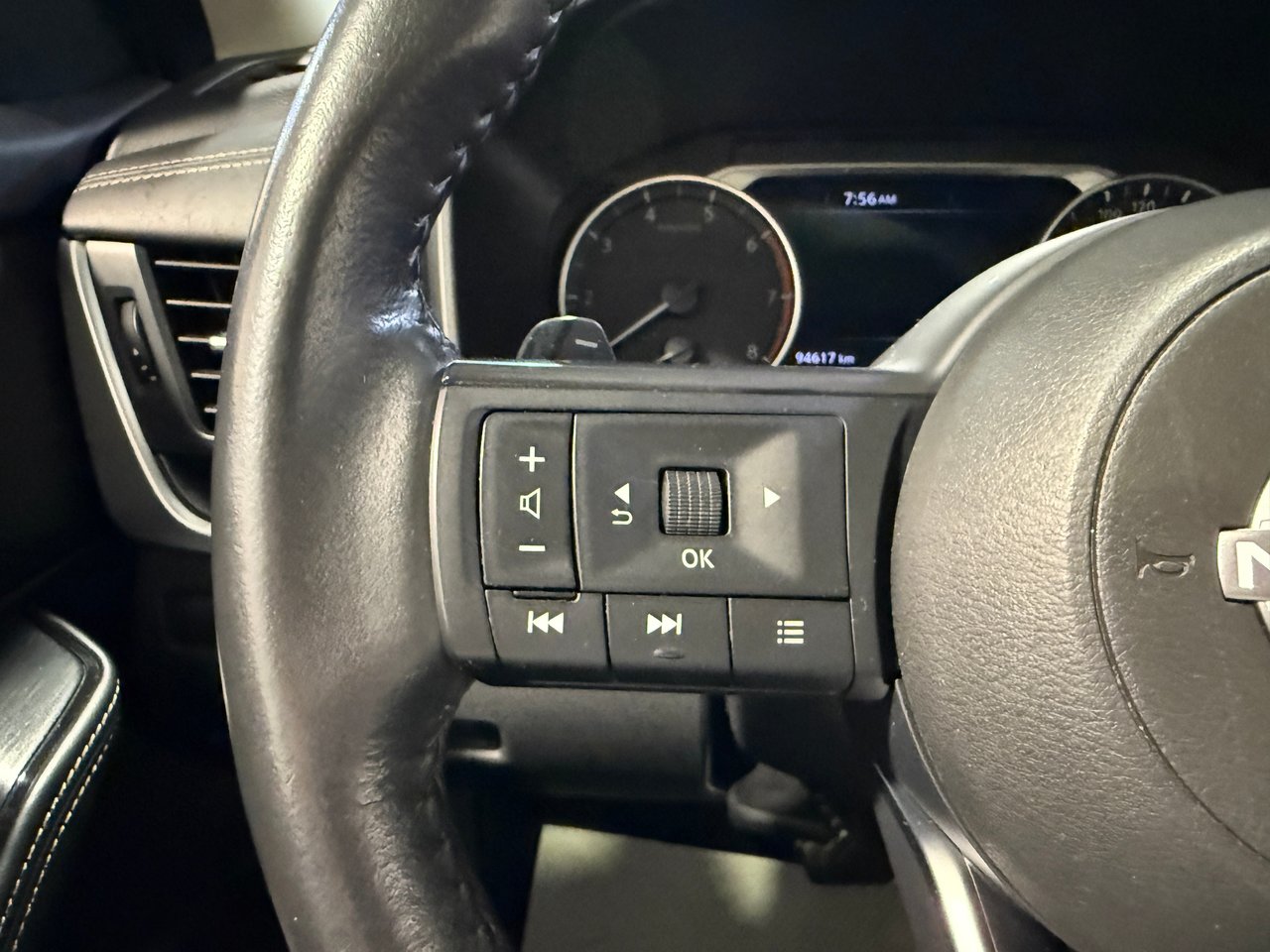 Nissan Rogue SV 2024-16
