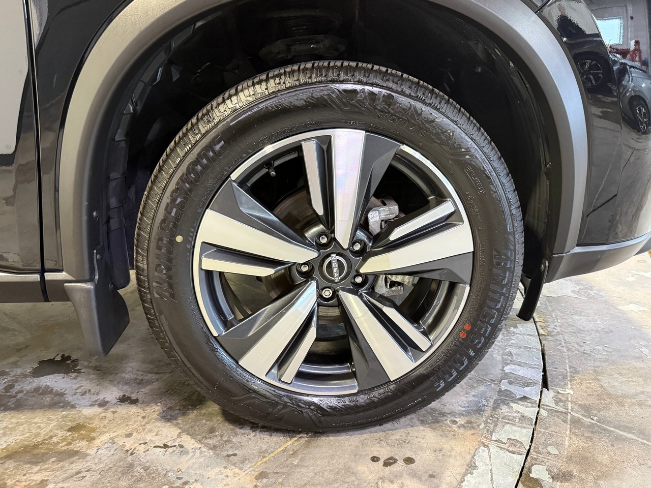 Nissan Rogue SV Premium 2025-10