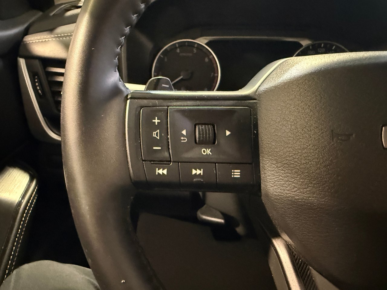 Nissan Rogue SV Premium 2025-16