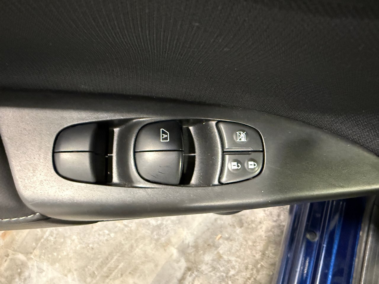 Nissan Sentra S 2019-11