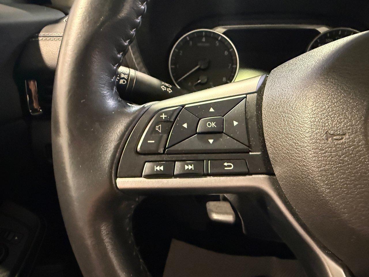 Nissan Sentra SV TOIT 2022-16