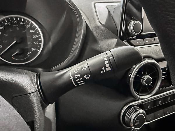 Nissan Sentra S 2023-18